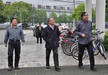 刚进果冻传媒
大门